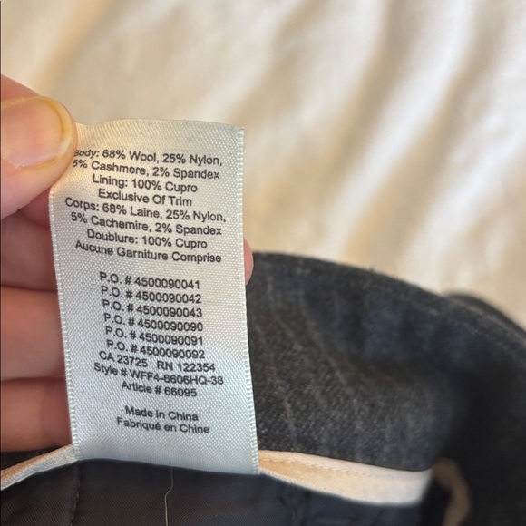 Aritzia Wilfred Jallade Wool
Cashmere Gray Pinstripe Crop
Pants Size 4 - Picture 9 of 13